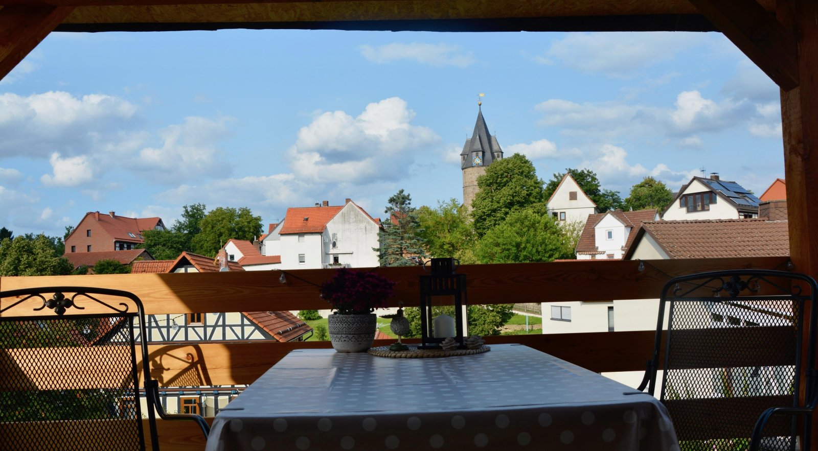 Tiny House Blick aufs Dorf